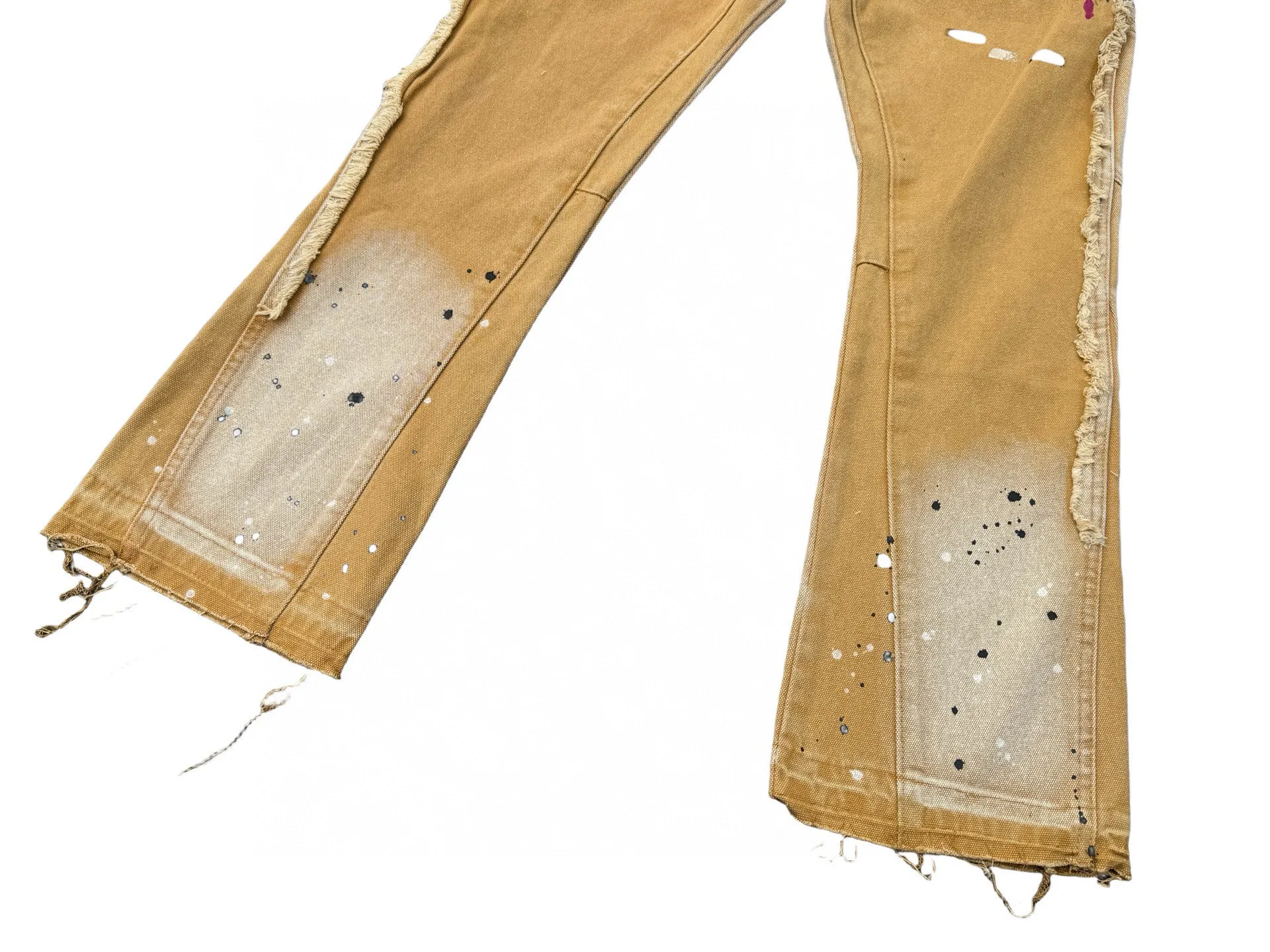 P250💰G91 GALLERY DEPT. Spliced ​​patches, ink-splashed denim bell-bottoms, washed distressed spliced ​​jeans, denim washing factory. During the process, the owner of the washing factory helped introduce a boss who once worked at the Levi OEM factory and then started his own business. This also paved the way for the following styles. Therefore, Levi's remodeled single product for the base plate is really familiar. Whether it is the fabrics supplied or the lathes used in production, there is nothing to choose from. -Color: Black -Size: S-XXL (corresponding to 28-36)